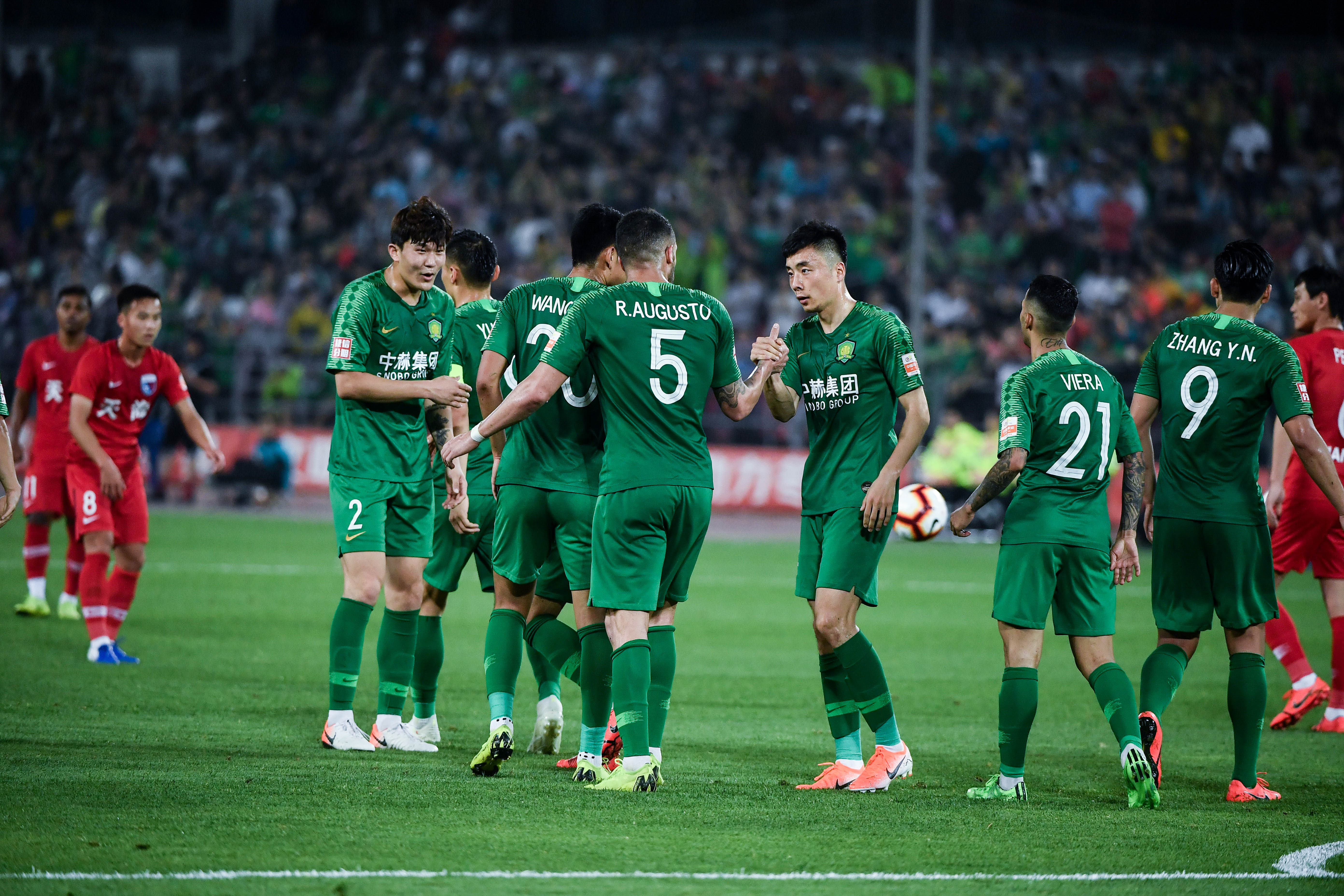 恶战即将上演:南特主场迎战马赛寻求保级保护 恶战即将上演:南特主场迎战马赛寻求保级保护