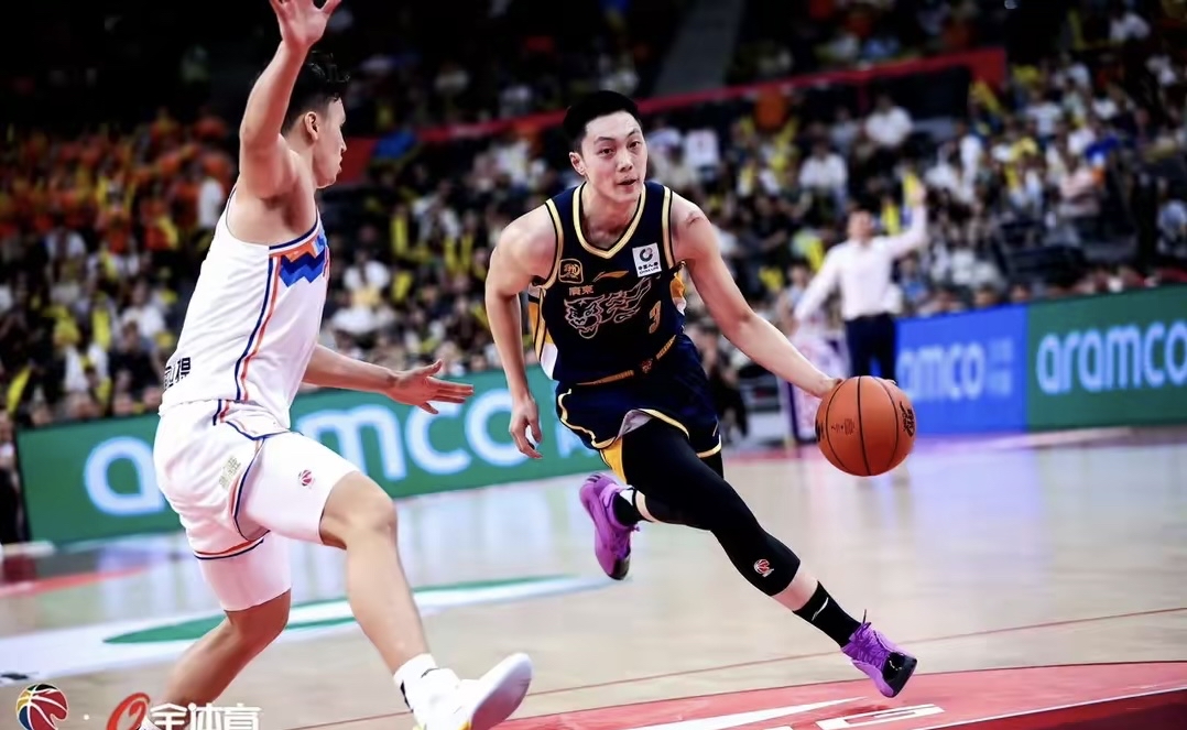 强强对话！中国球队国际赛场披荆斩棘