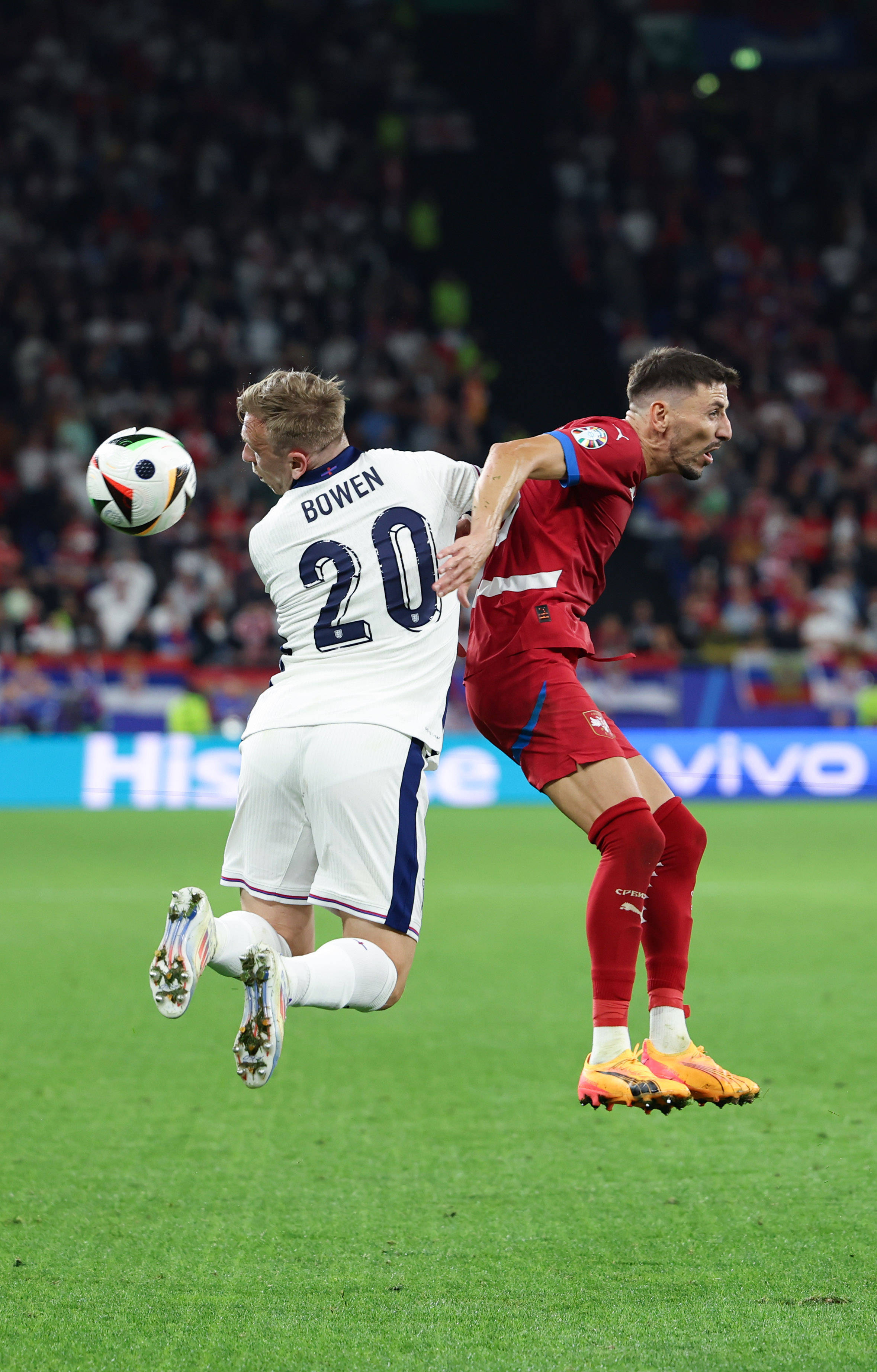 欧洲足球聚焦尖端赛事，强队逐鹿盛况