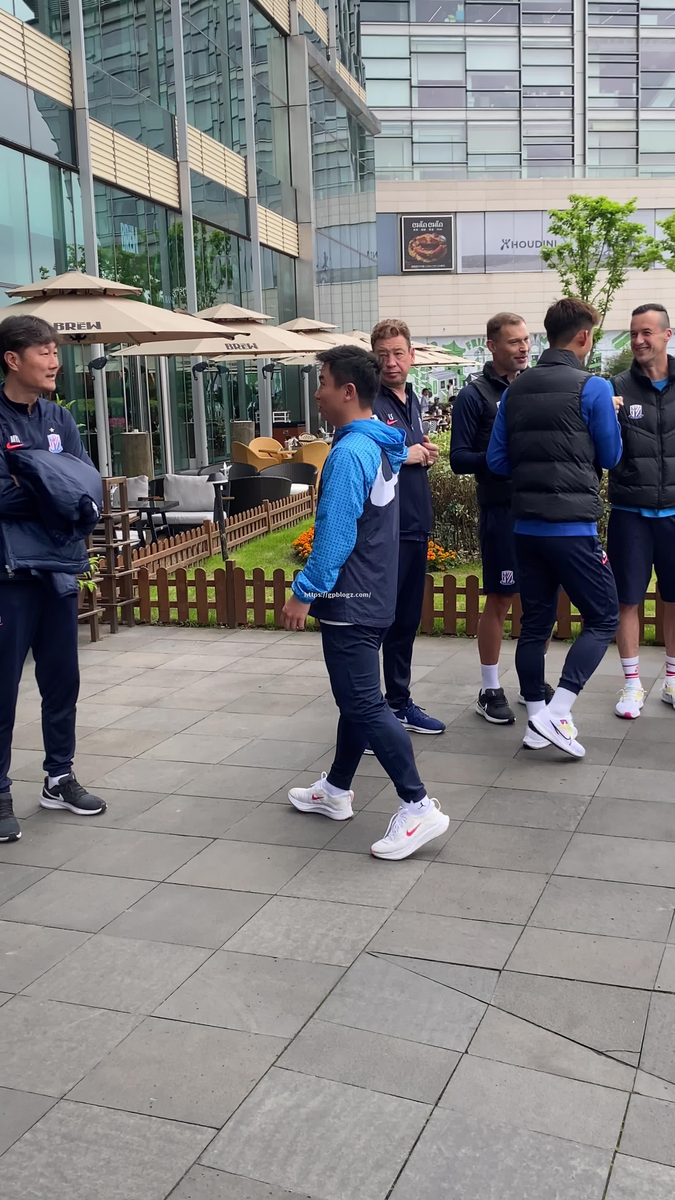 申花后卫助攻建功,帮助球队轻松取胜! 申花后卫助攻建功,帮助球队轻松取胜!