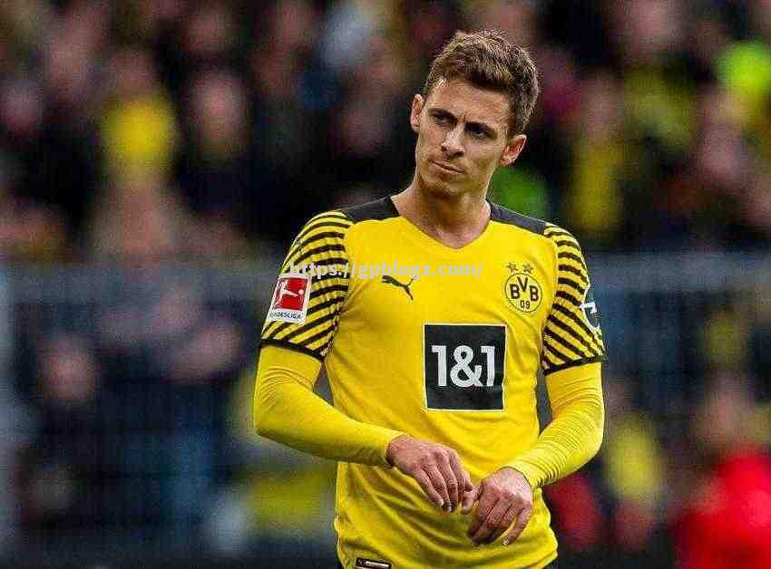 新生代球员表现抢眼,光芒闪耀! 新生代球员表现抢眼,光芒闪耀!