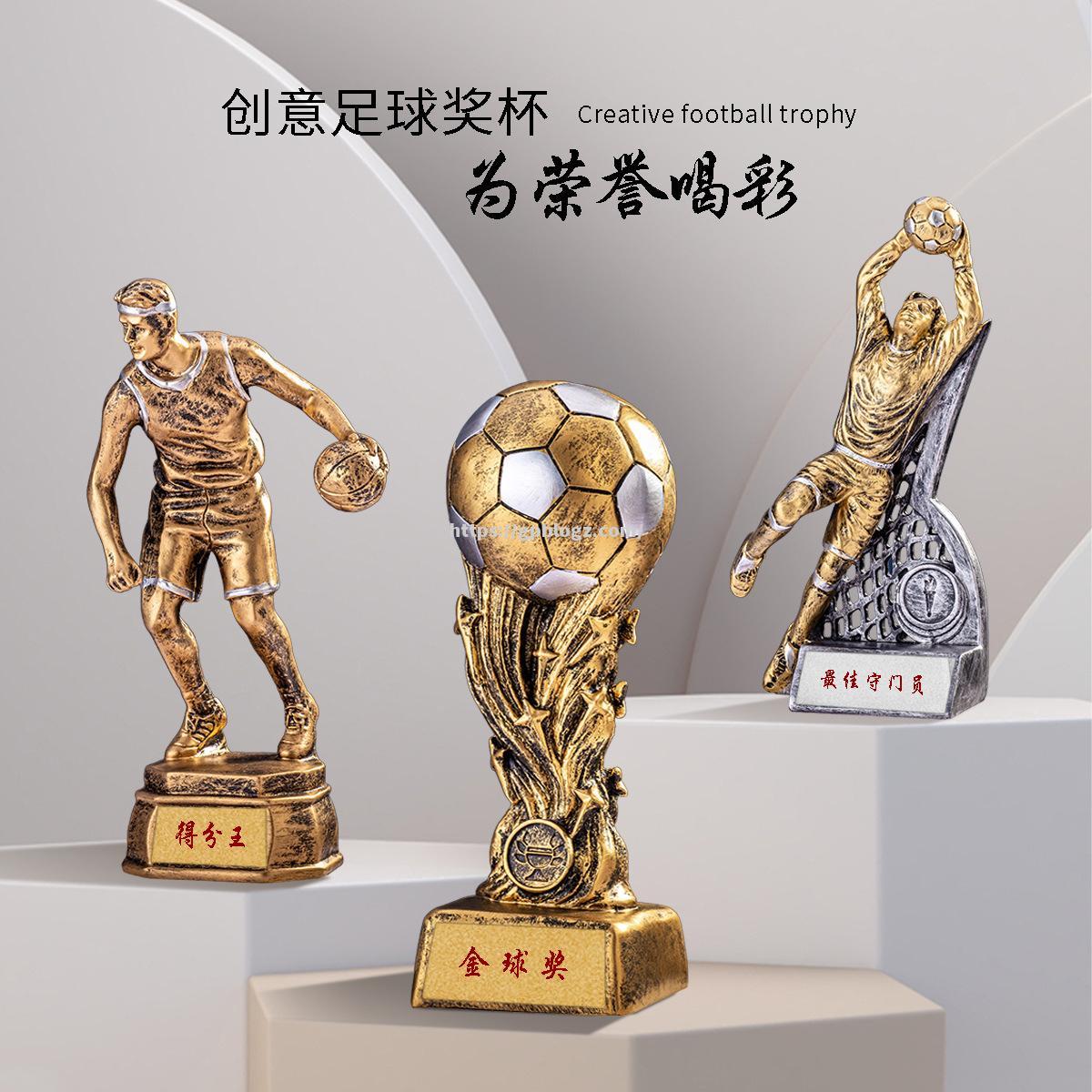 足球场上风起云涌,谁能捧起胜利的奖杯? 足球场上风起云涌,谁能捧起胜利的奖杯?