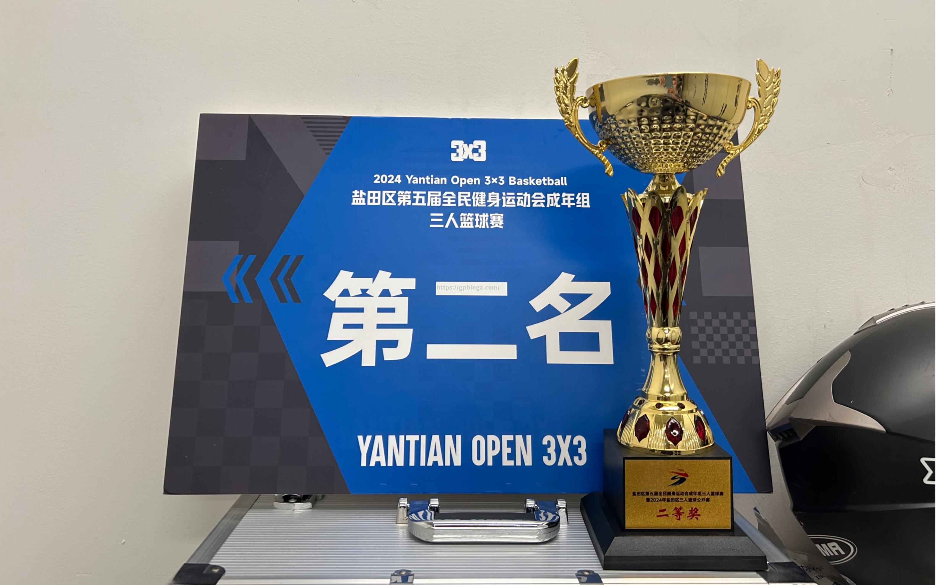 维拉尔团队向球员颁奖,感谢其在比赛中的出色表现 维拉尔团队向球员颁奖,感谢其在比赛中的出色表现