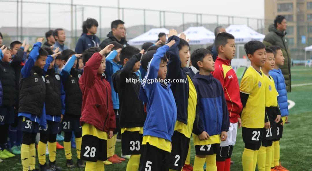 激烈足球对抗场上精彩纷呈,球队实力逐步提升 激烈足球对抗场上精彩纷呈,球队实力逐步提升