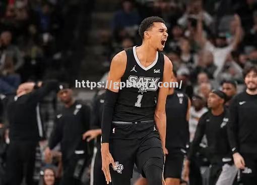 马刺队大胜黄蜂稳定排名西部前列 马刺队大胜黄蜂稳定排名西部前列