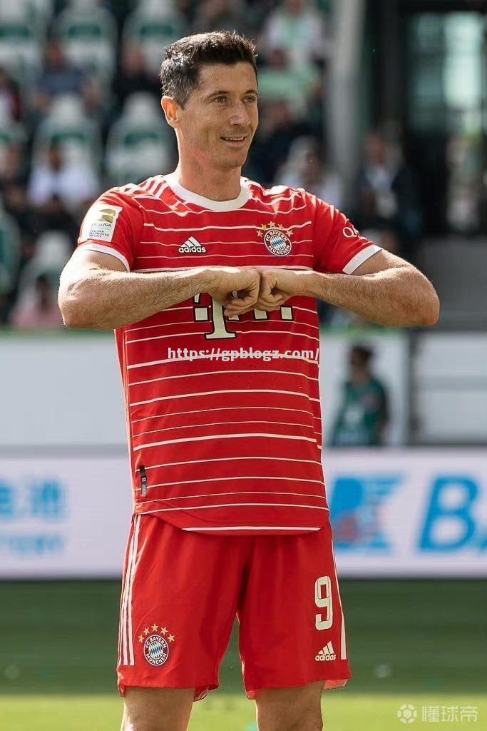 拜仁慕尼黑射手莱万多夫斯基火力全开