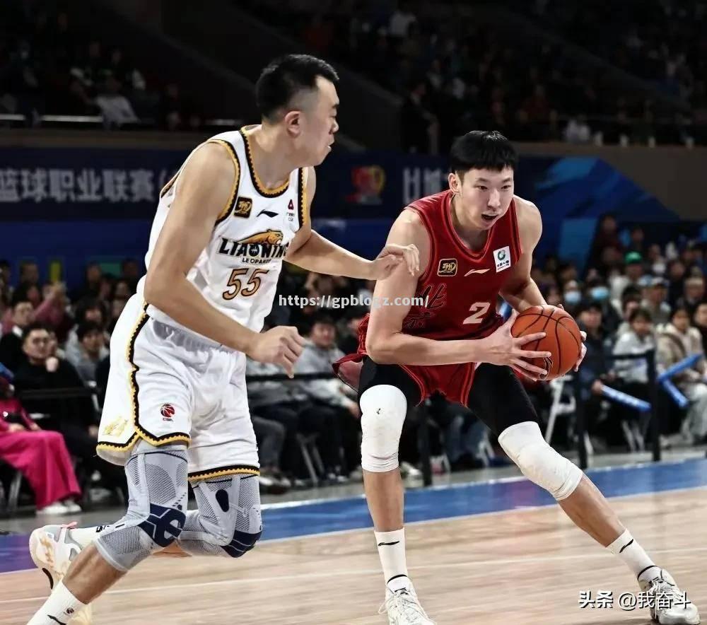 篮球比赛场上纷争不断，胜负难以预测！