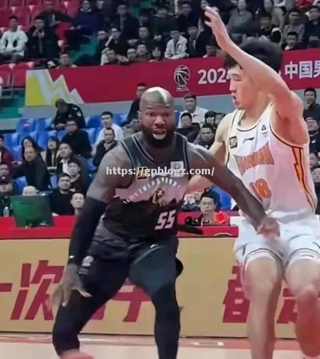 篮球比赛场上纷争不断，胜负难以预测！