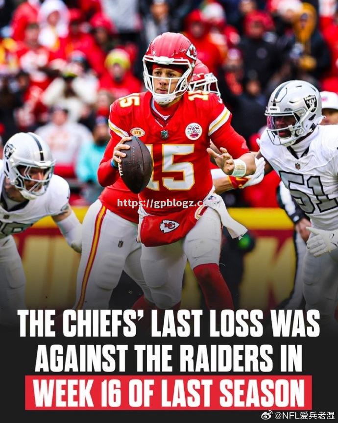 橄榄球比赛场上一触即发引人入胜