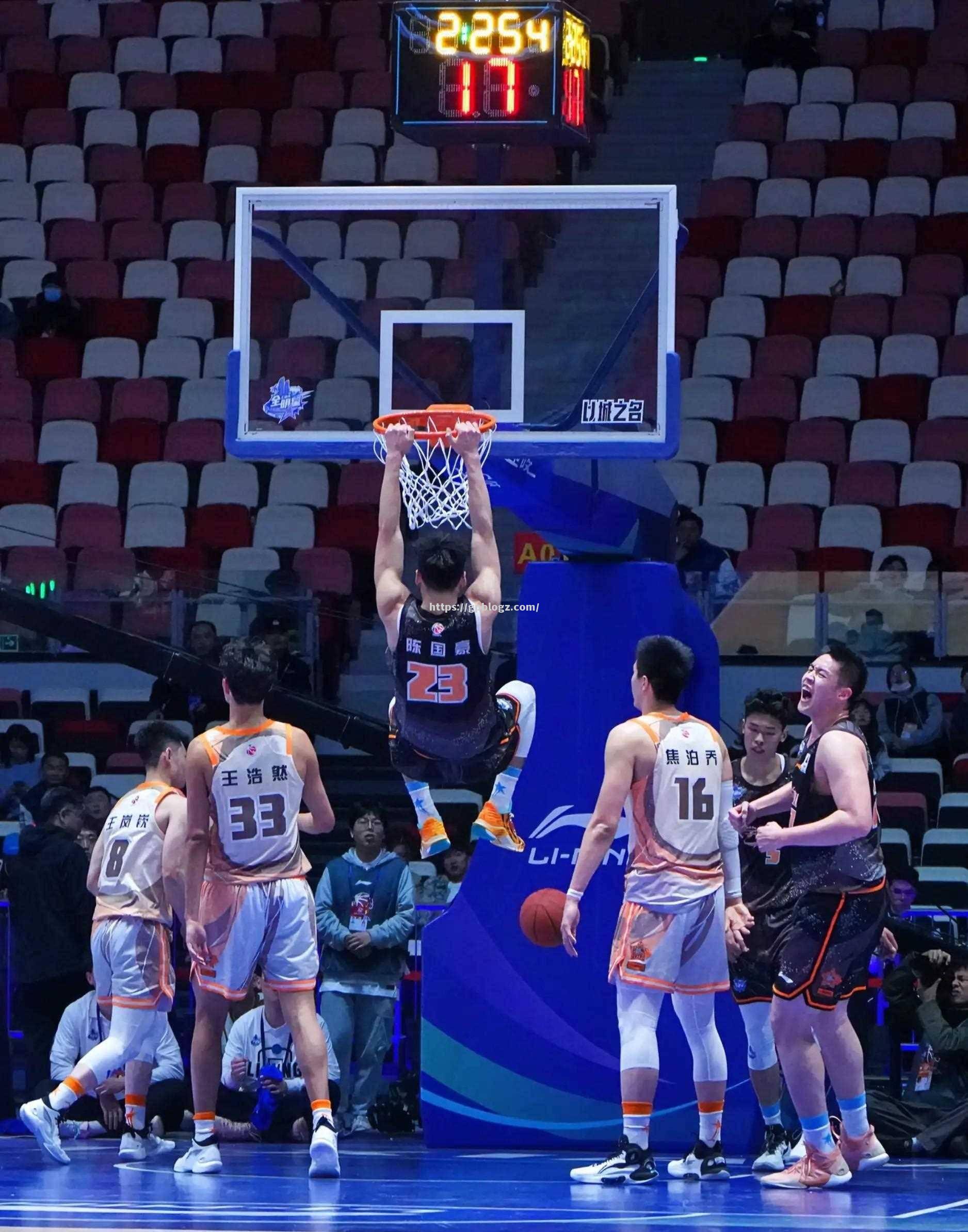 福建男篮以微弱差距挑战江苏队，晋级新高