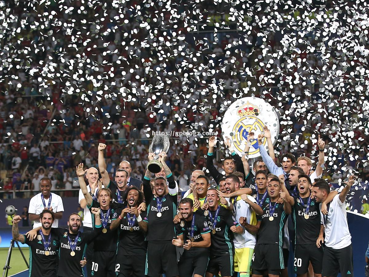 欧国联冠军杯决赛，拜仁慕尼黑捧得大力神杯